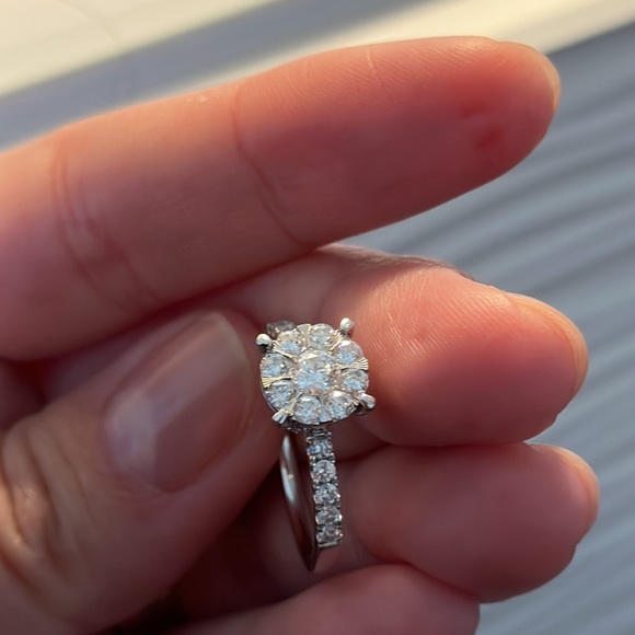 10k solid white gold engagement ring - Picture 9 of 9